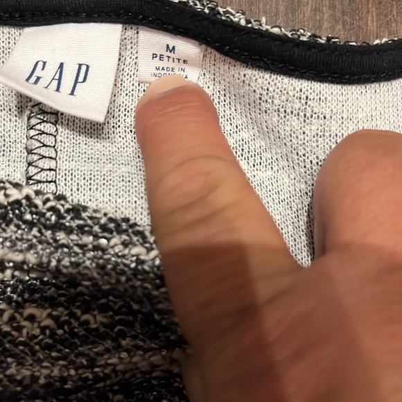 Gap women’s knitted style petite dress with pockets, Grey, black, size medium - Picture 2 of 6